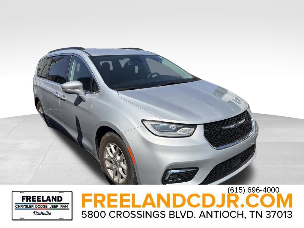 2022 Chrysler Pacifica Touring L's photo