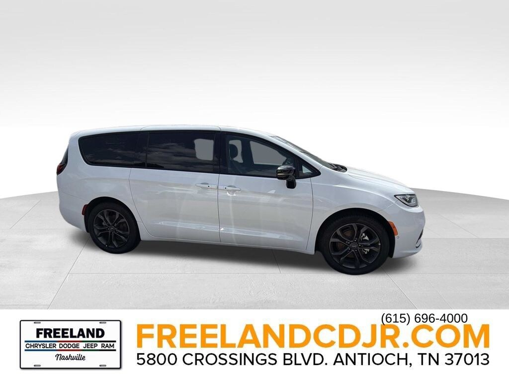 New 2026 Chrysler Pacifica SELECT Passenger Van
