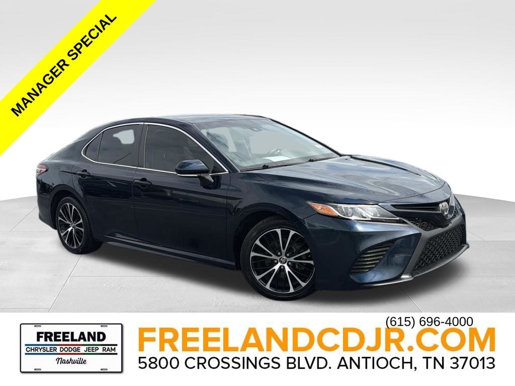 Used 2018 Toyota Camry SE Sedan
