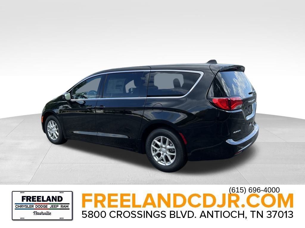 2026 Chrysler Voyager LX photo 4