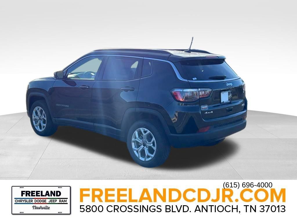 2025 Jeep Compass Latitude photo 4