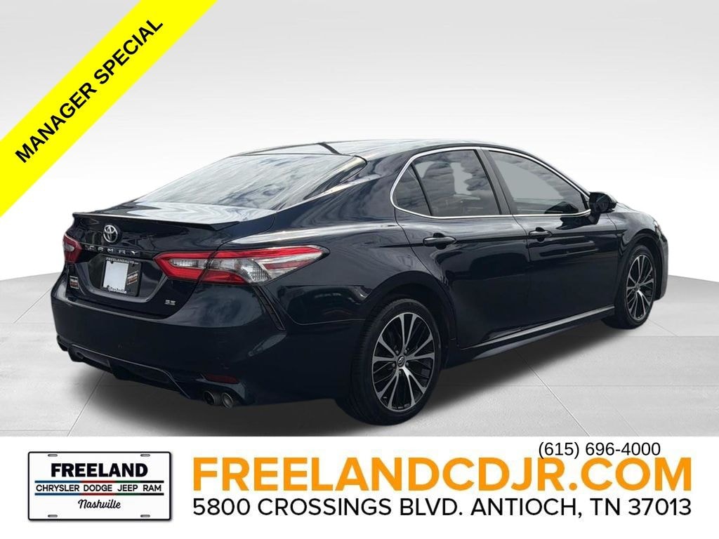 Used 2018 Toyota Camry SE Sedan