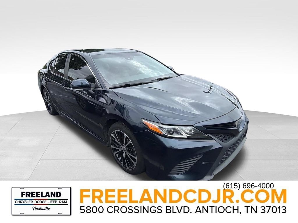 Used 2018 Toyota Camry SE Sedan