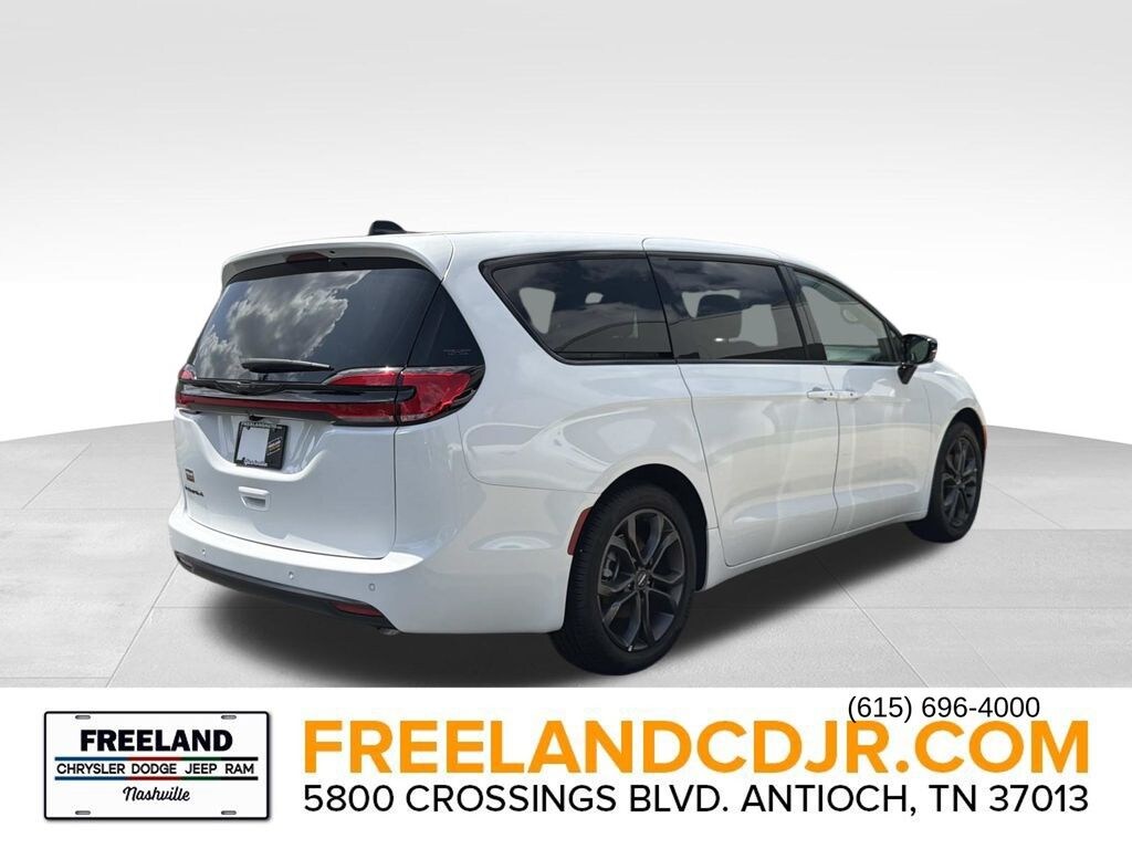New 2026 Chrysler Pacifica SELECT Passenger Van