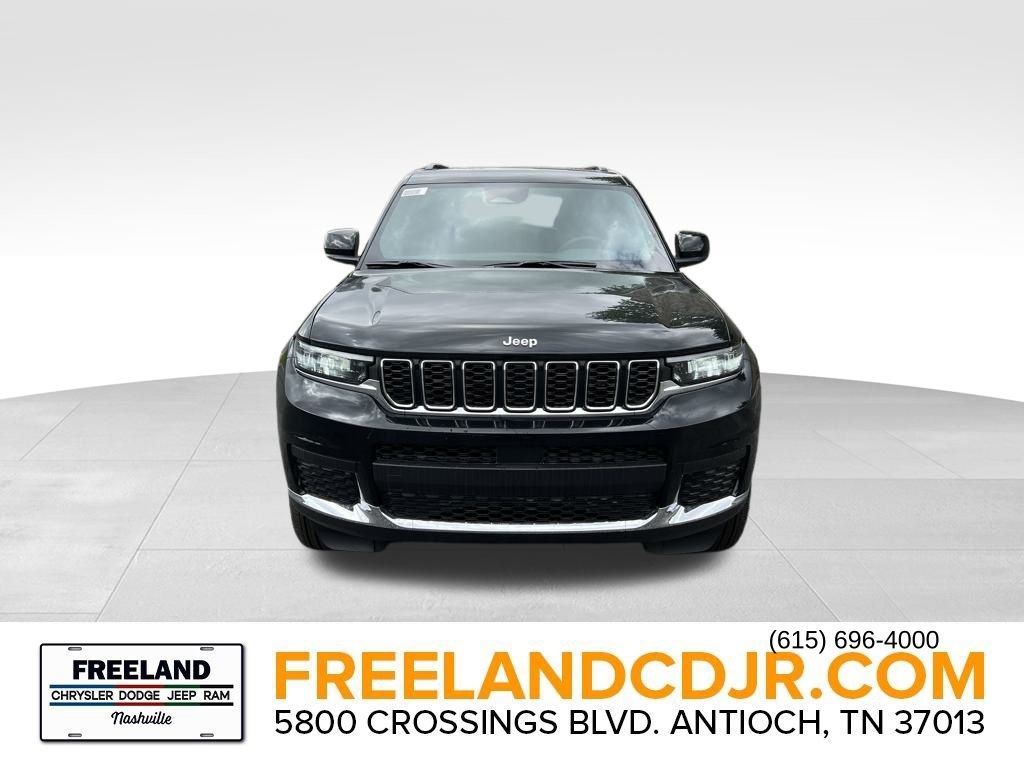 2025 Jeep Grand Cherokee Laredo photo 2
