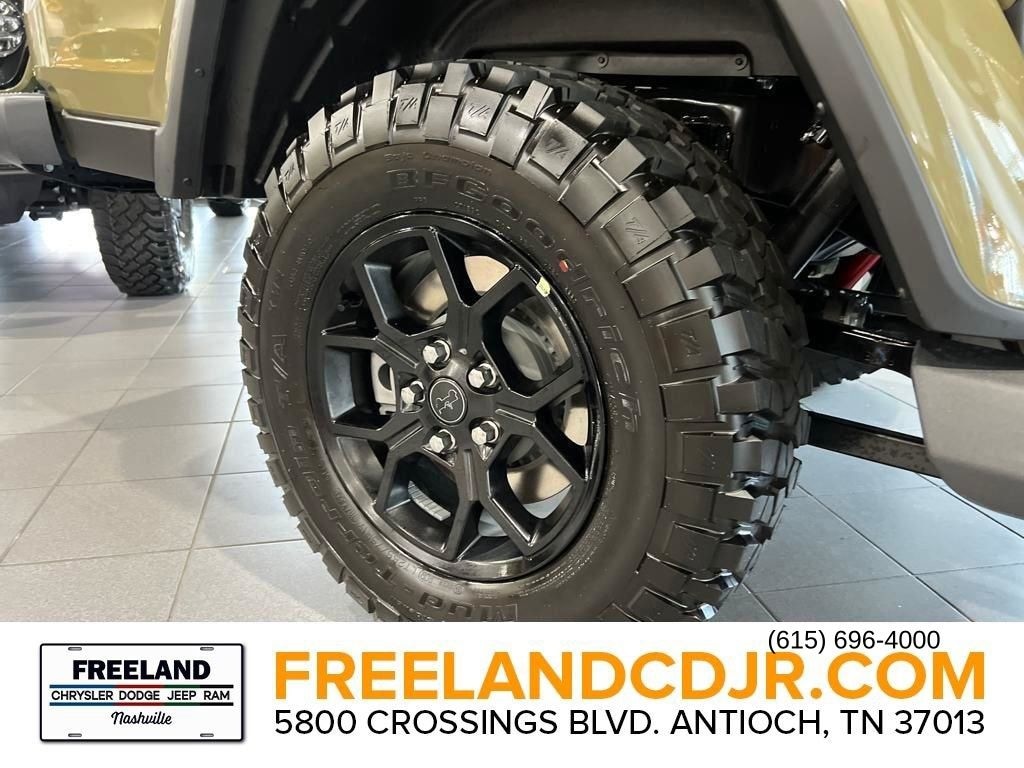 New 2025 Jeep Gladiator HIGH TIDE 4X4 Pickup