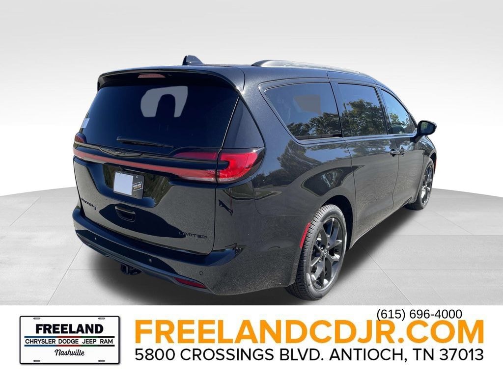 New 2026 Chrysler Pacifica LIMITED Passenger Van