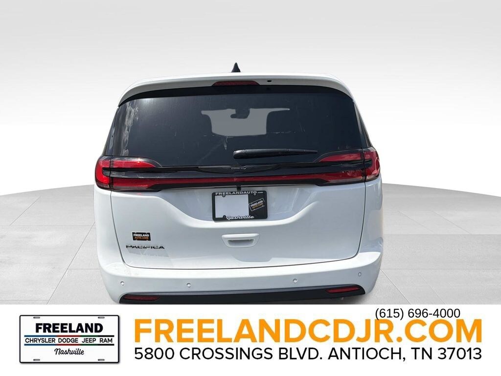 New 2026 Chrysler Pacifica SELECT Passenger Van