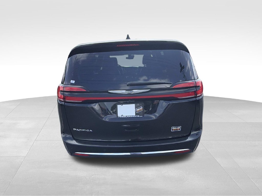 Used 2025 Chrysler Pacifica Select Minivan/Van
