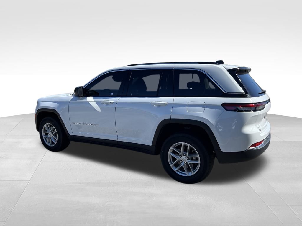 2023 Jeep Grand Cherokee Laredo X photo 4