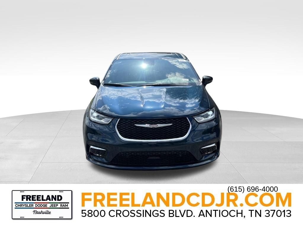 New 2025 Chrysler Pacifica SELECT Passenger Van