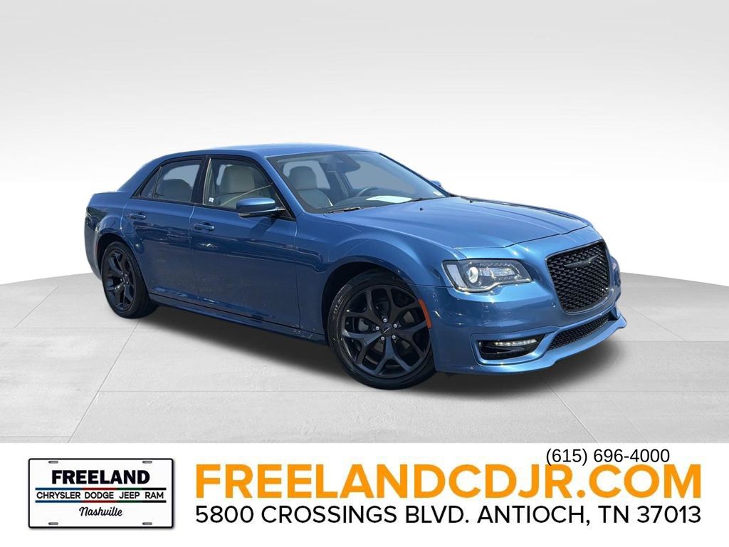 2022 Chrysler 300 Touring L's photo