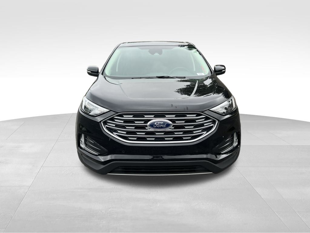 2024 Ford Edge Titanium photo 2