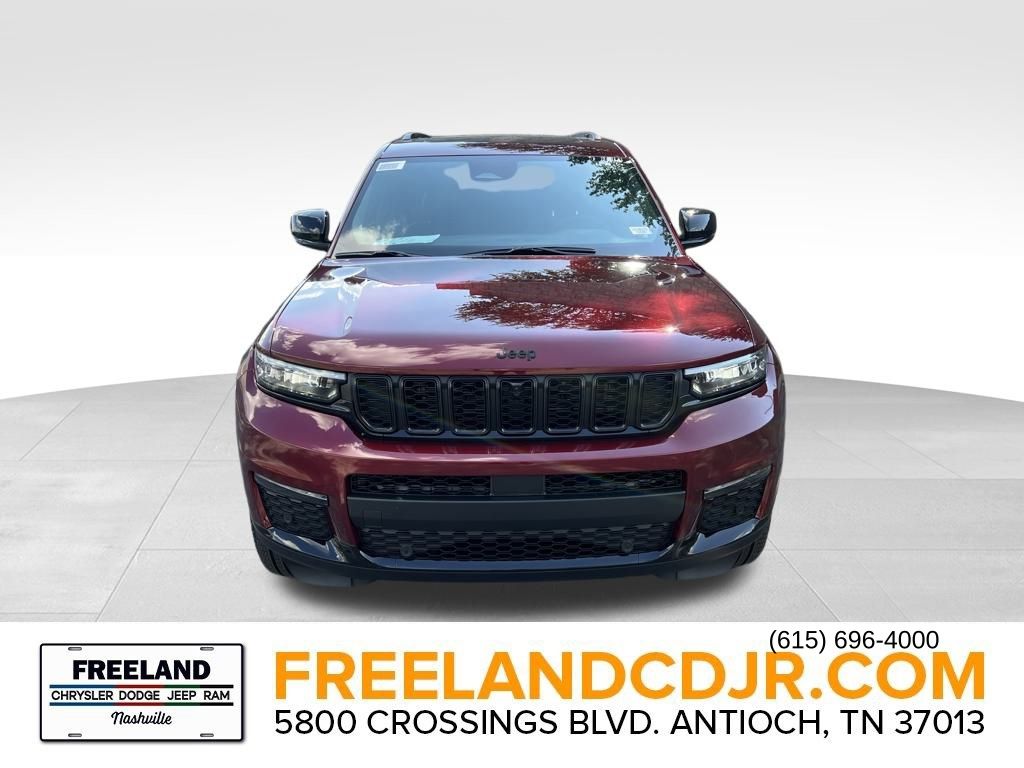 2025 Jeep Grand Cherokee Limited photo 2
