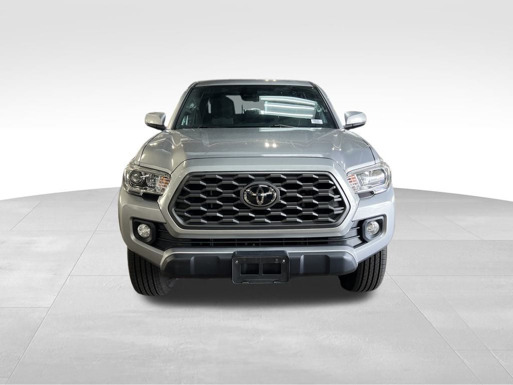 2020 Toyota Tacoma TRD Off-Road photo 2