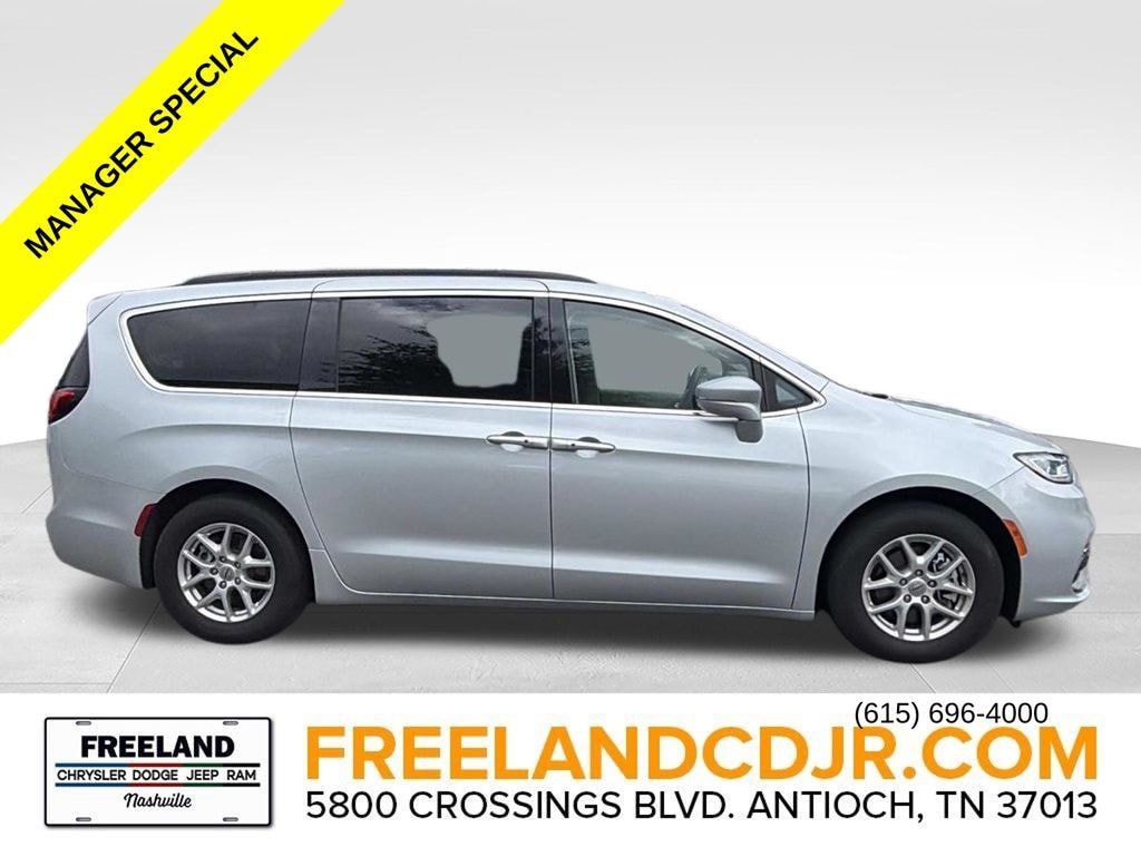 Used 2022 Chrysler Pacifica Touring L Minivan/Van