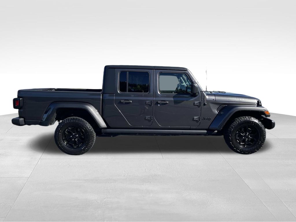 2021 Jeep Gladiator Willys photo 2