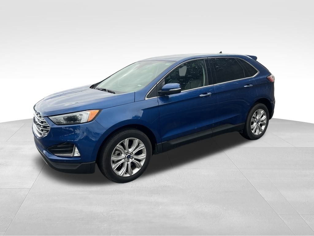 2022 Ford Edge Titanium photo 2