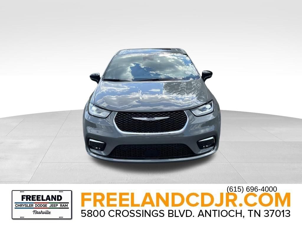 New 2025 Chrysler Pacifica SELECT Passenger Van