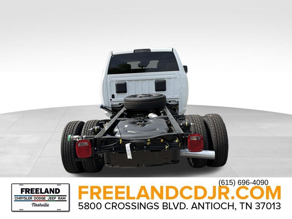 New 2026 Ram 3500 Chassis Cab TRADESMAN CREW 4X4 60' CA Pickup