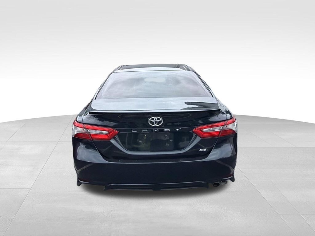 Used 2018 Toyota Camry SE Sedan
