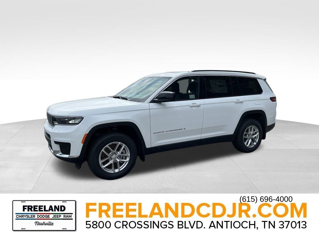 2025 Jeep Grand Cherokee Laredo photo 3