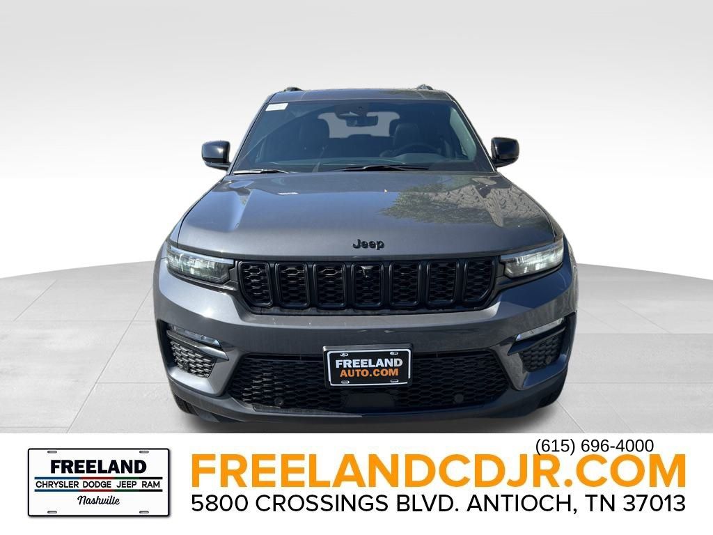 2025 Jeep Grand Cherokee Limited photo 2