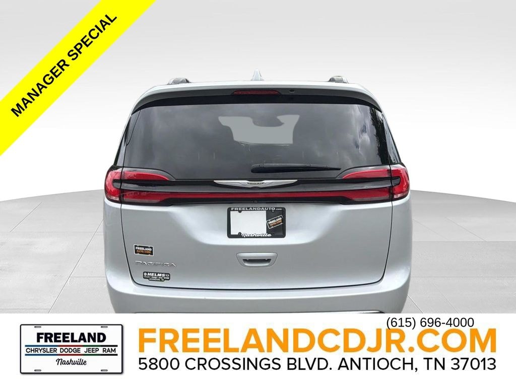 Used 2022 Chrysler Pacifica Touring L Minivan/Van