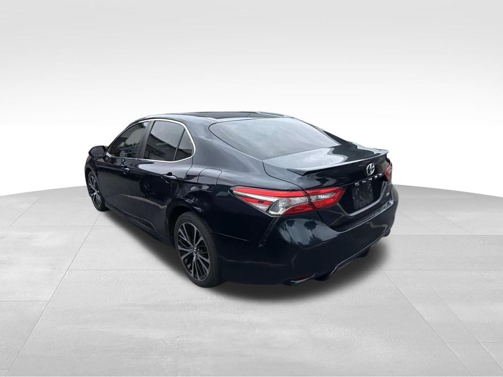 Used 2018 Toyota Camry SE Sedan
