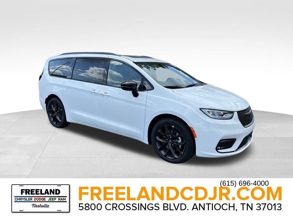 New 2026 Chrysler Pacifica LIMITED Passenger Van