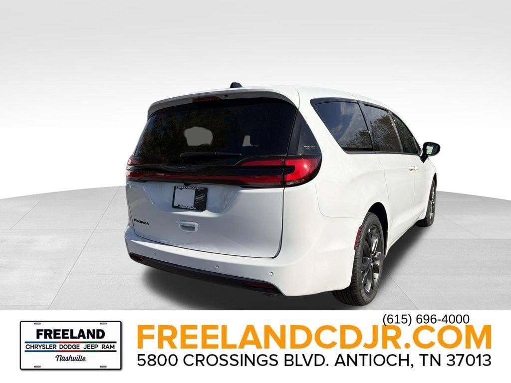 New 2026 Chrysler Pacifica SELECT Passenger Van