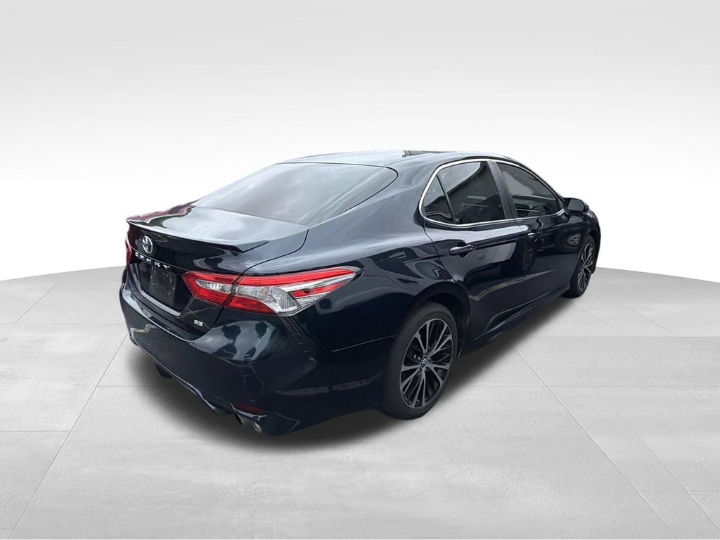 Used 2018 Toyota Camry SE Sedan