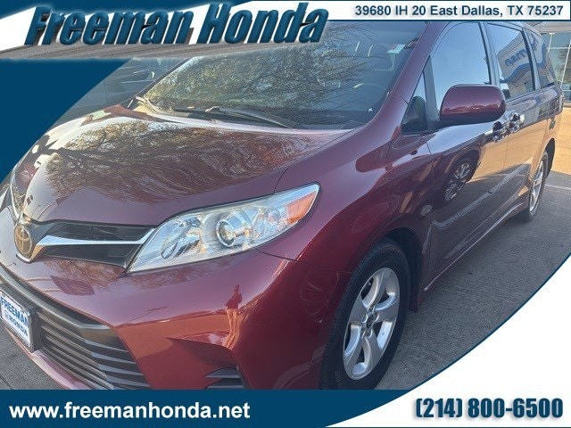 2020 Toyota Sienna LE's photo