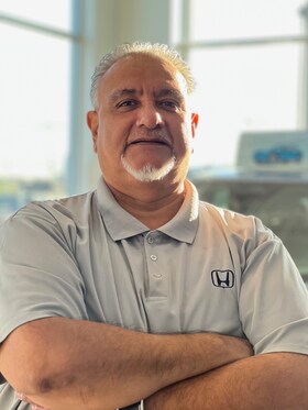 Staff member Paul Espinoza from ID_843f0315d0e7