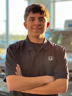Staff member Nahum Garica from ID_61b607845200