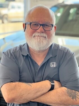 Staff member Nico Hernandez from ID_4ec5ea2bdd8f