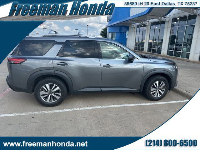 2023 Nissan Pathfinder SL 2WD's photo