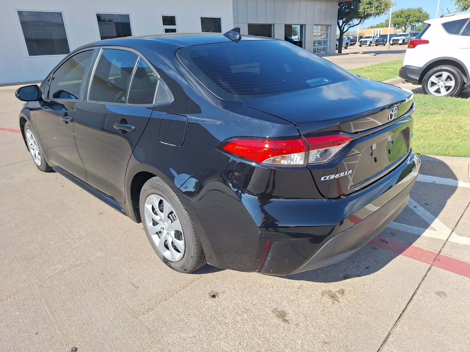 2024 Toyota Corolla LE photo 3