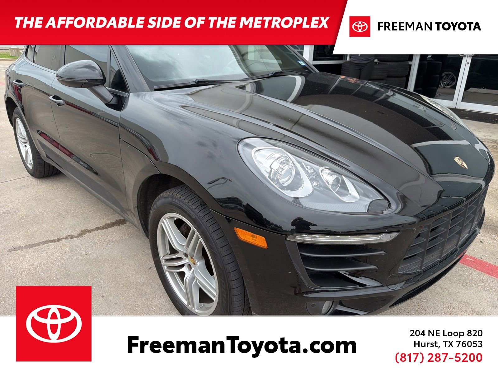2017 Porsche Macan -'s photo