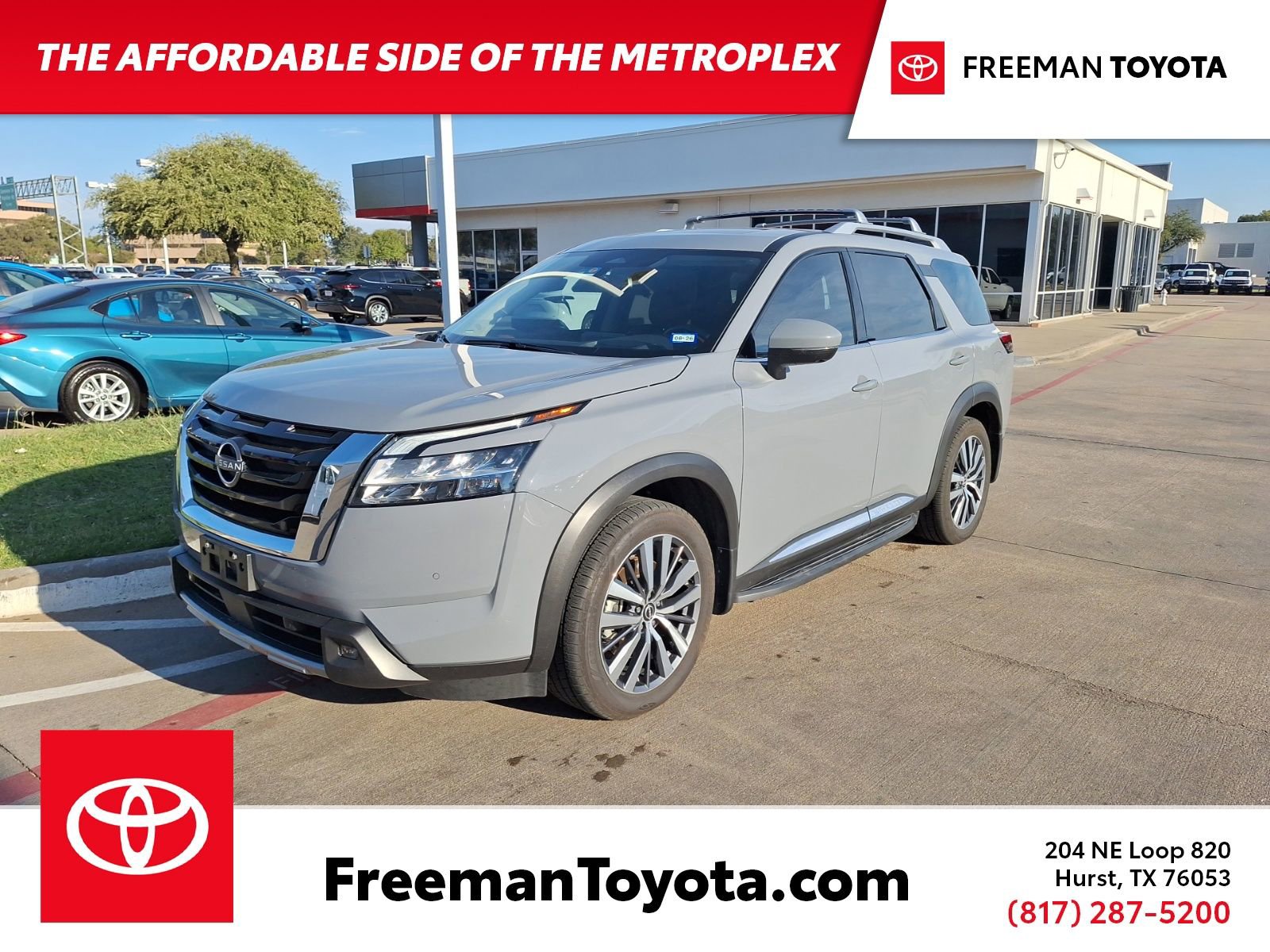 2022 Nissan Pathfinder Platinum's photo