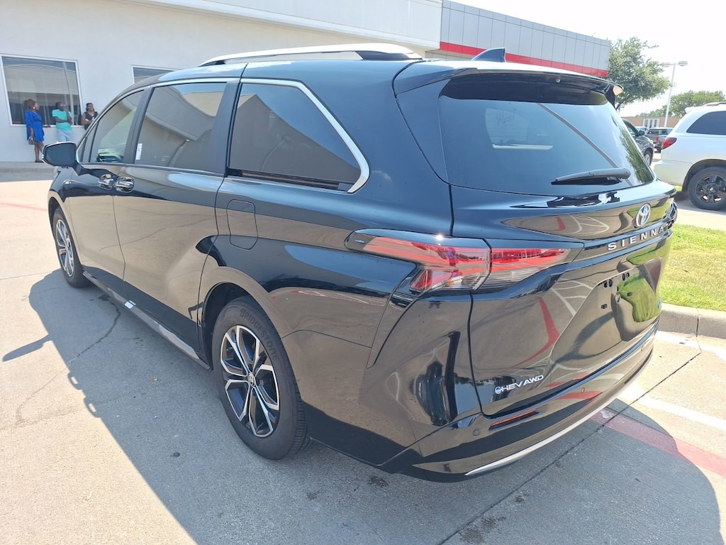 Used 2025 Toyota Sienna 7-Pass - AWD - Entertainment Pkg Van Passenger Van