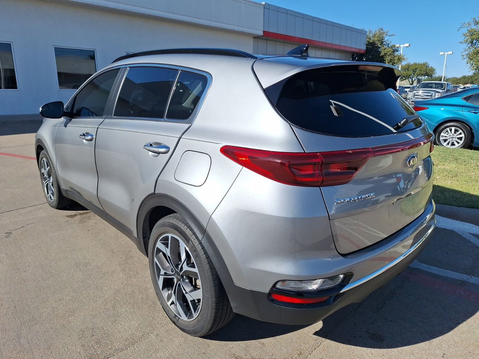 2021 Kia Sportage EX photo 2