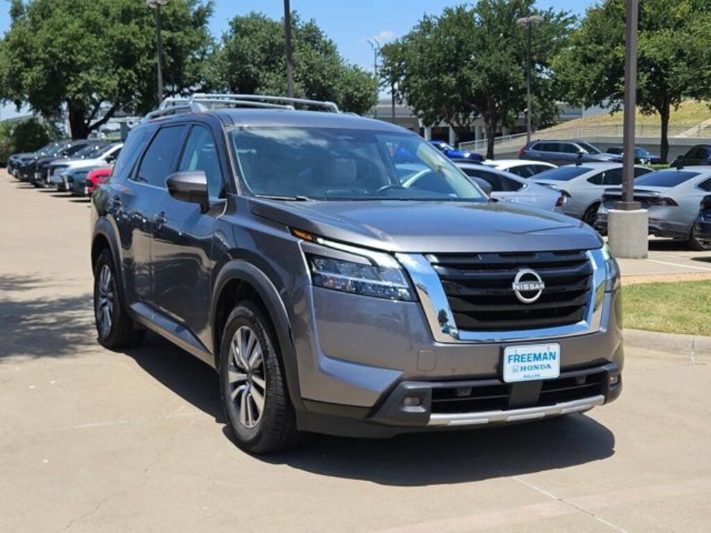 Used 2023 Nissan Pathfinder SL SUV