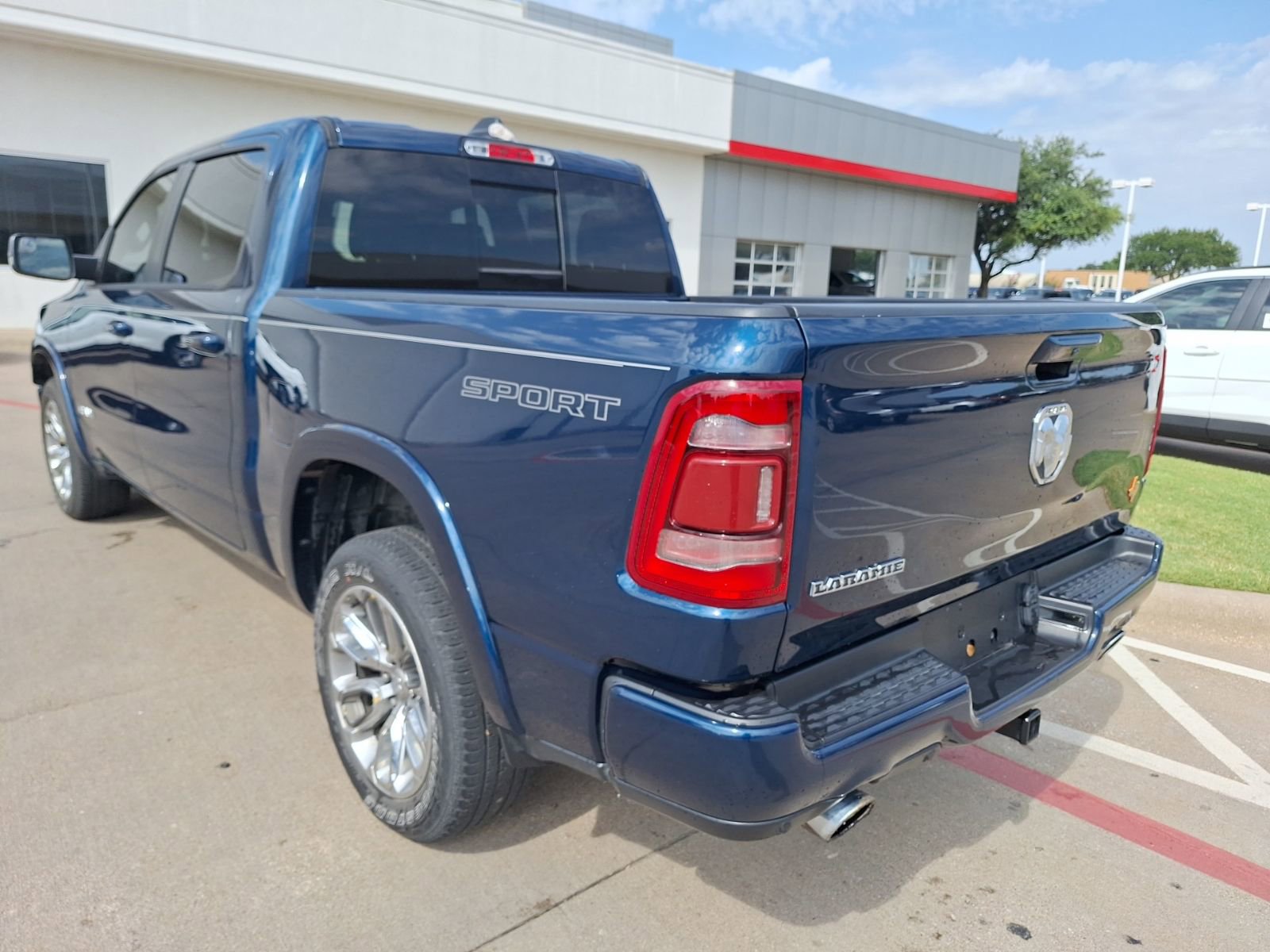 2022 Ram 1500 Laramie photo 3