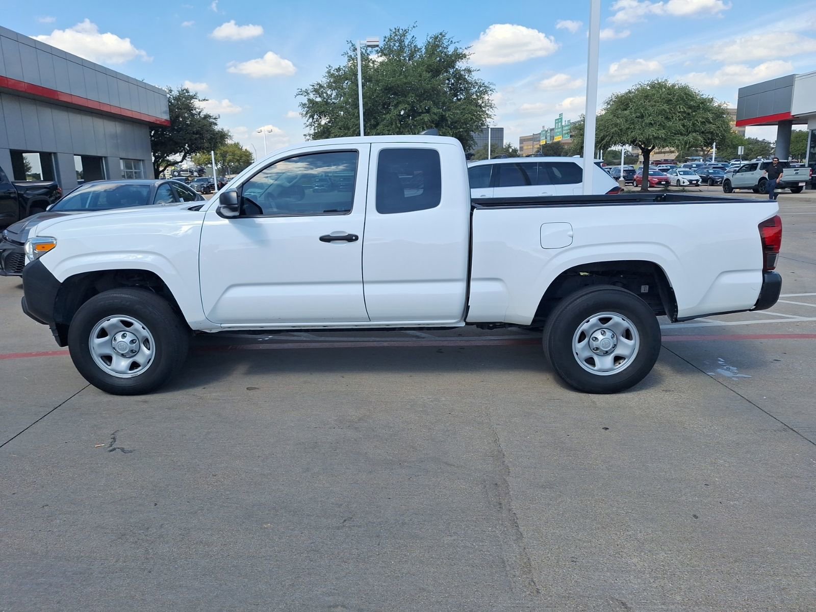 2022 Toyota Tacoma SR5 photo 2