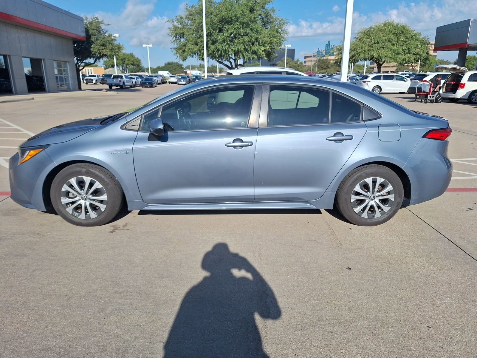 2021 Toyota Corolla LE photo 2