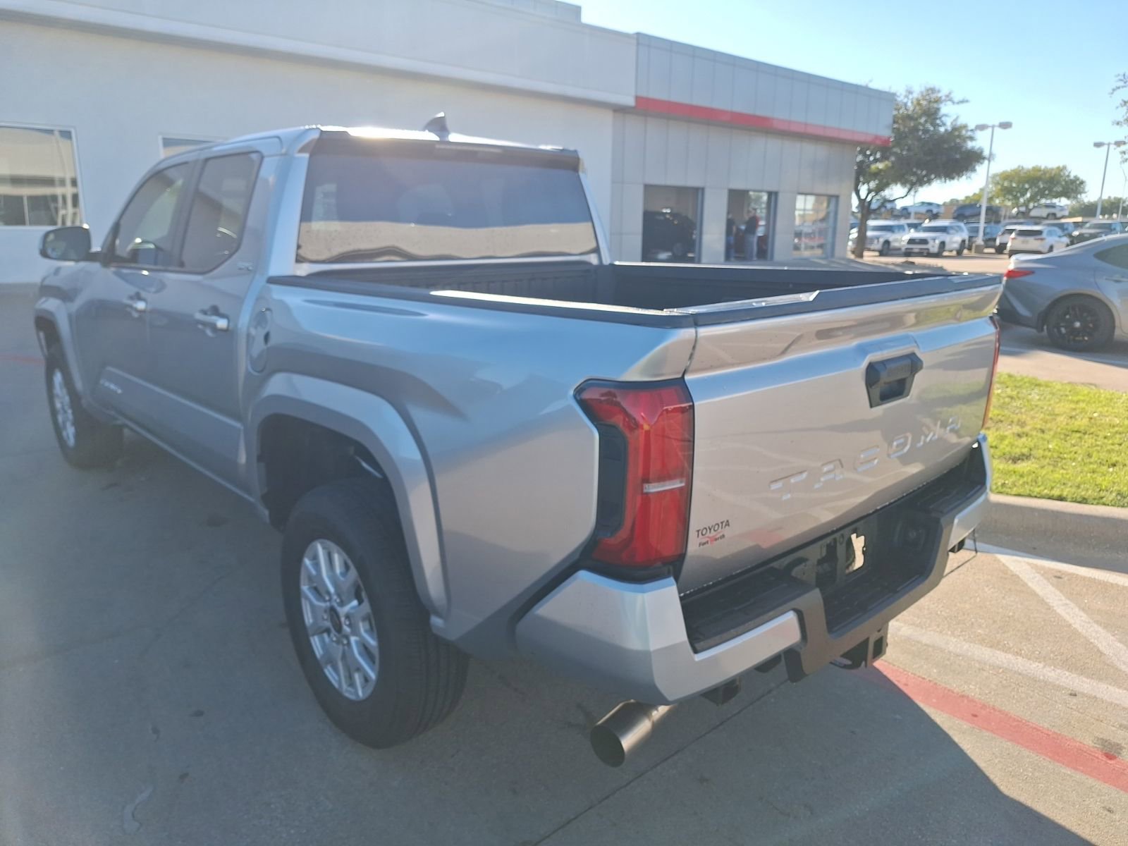 2025 Toyota Tacoma SR5 photo 3