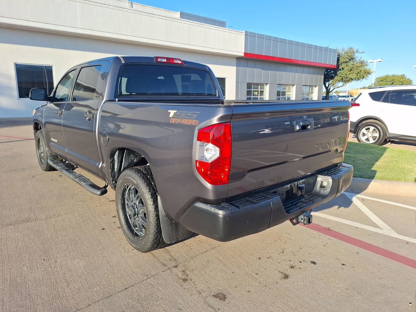 2016 Toyota Tundra SR5 photo 2