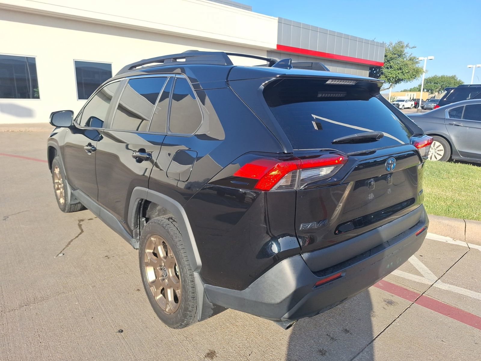 2023 Toyota RAV4 Hybrid photo 3