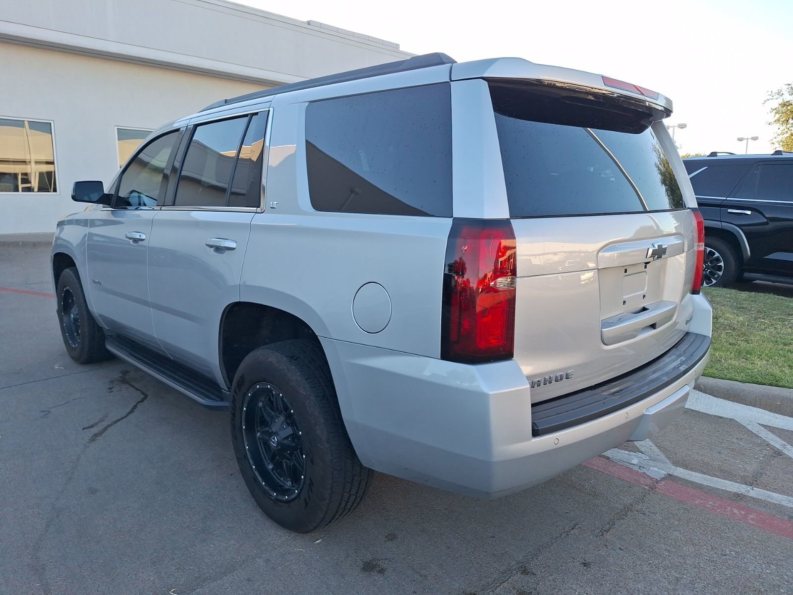 2018 Chevrolet Tahoe LT photo 2